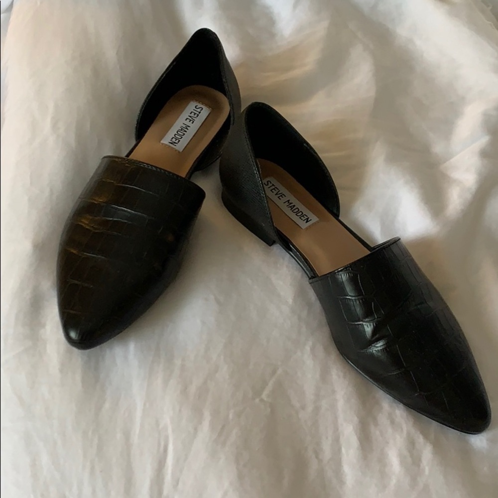 Size 7 Steve Madden black flats!